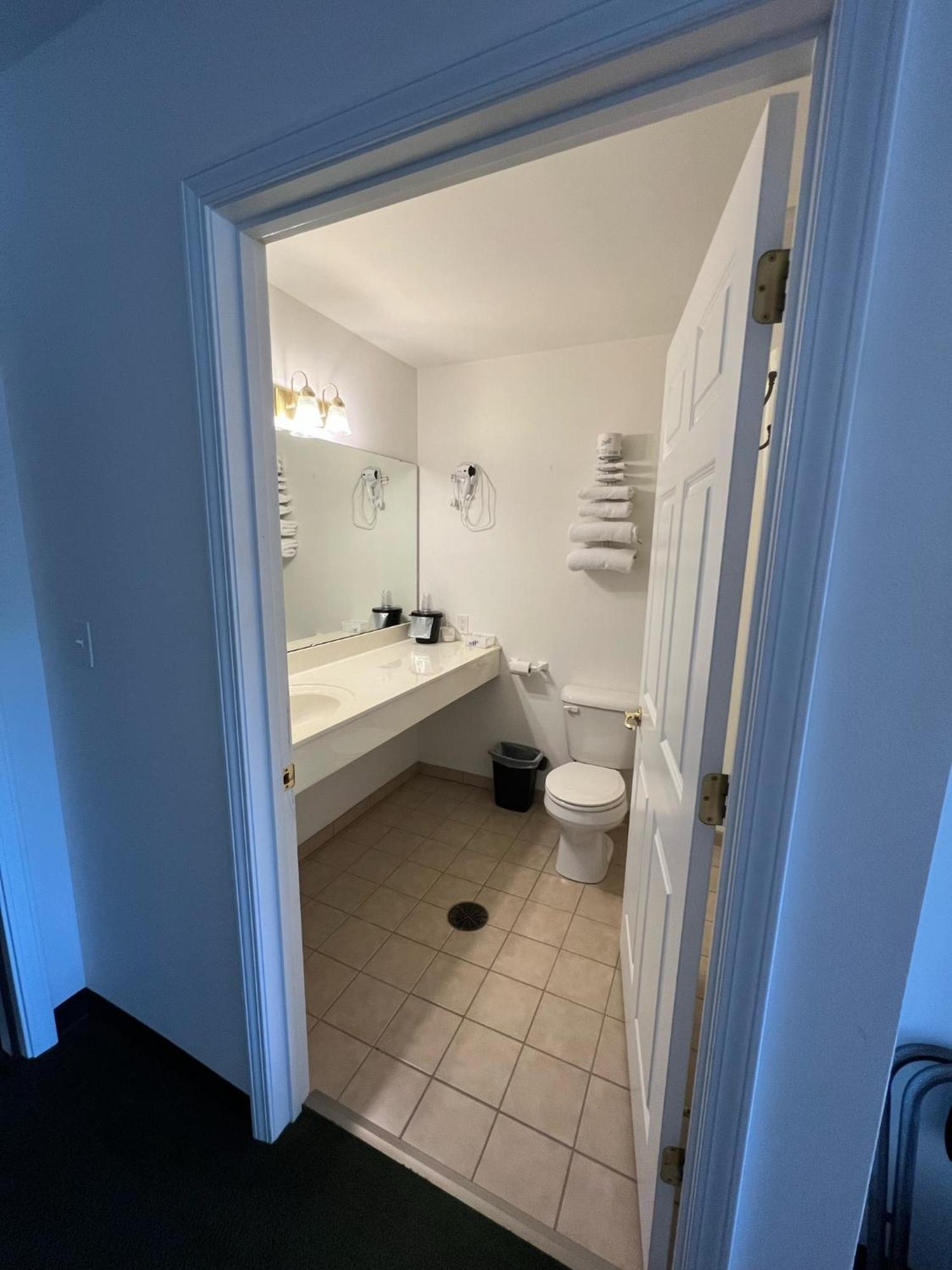 Red Bud Country Inn Екстер'єр фото