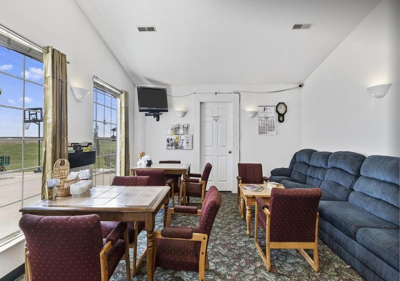 Red Bud Country Inn Екстер'єр фото